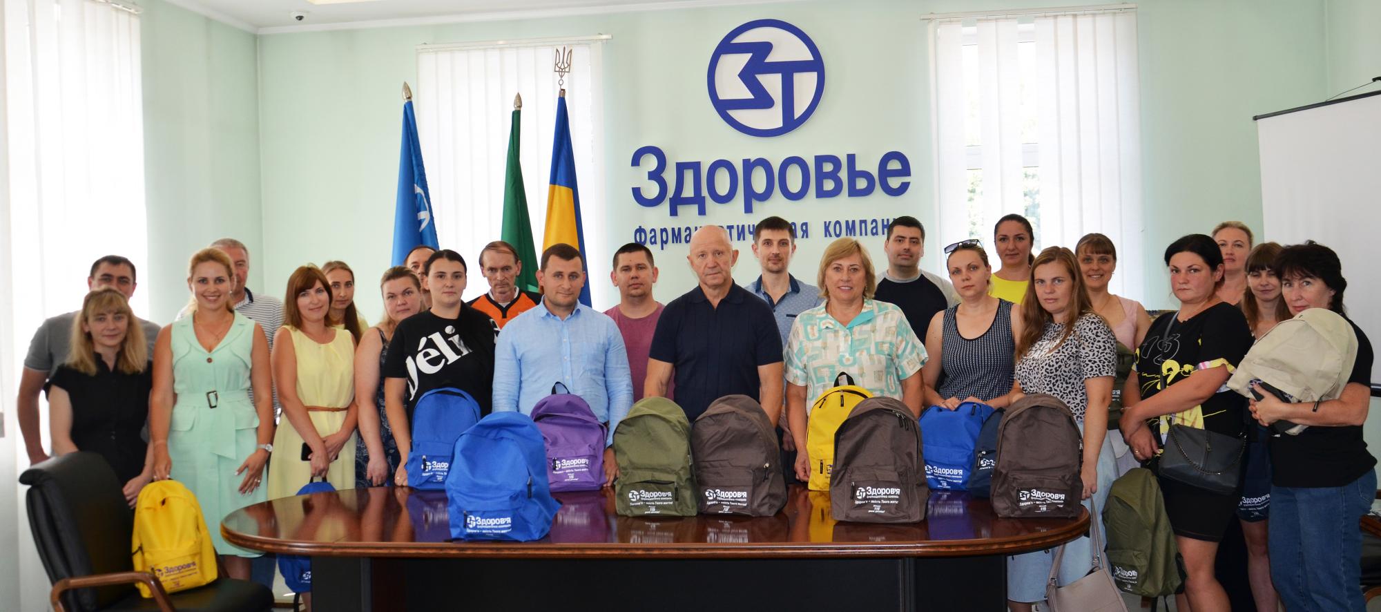 Группа компаний &quot;Здоровье&quot; поздравила первоклассников полезными подарками